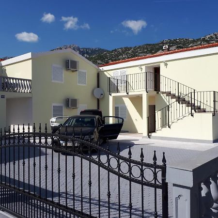 Apartmani Andrea Karlobag Exterior photo