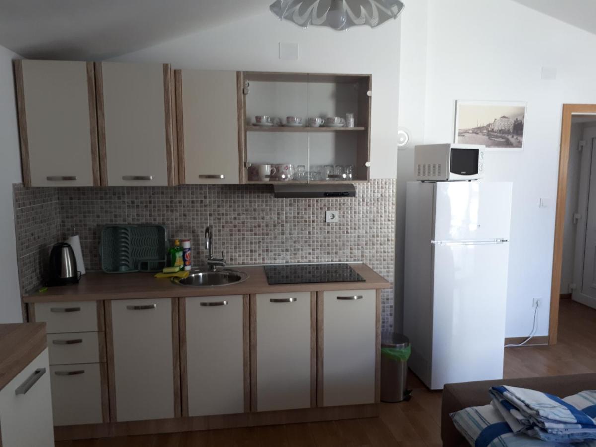 Apartmani Andrea Karlobag Exterior photo