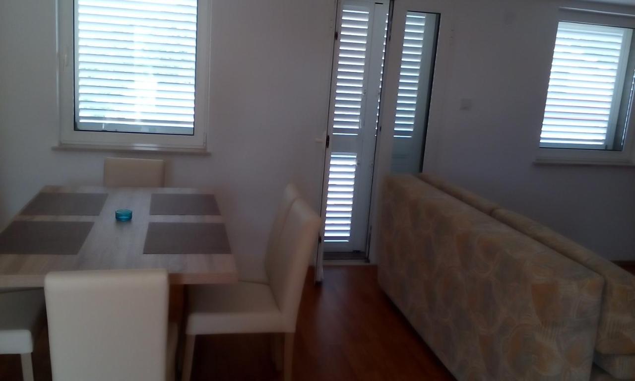 Apartmani Andrea Karlobag Exterior photo